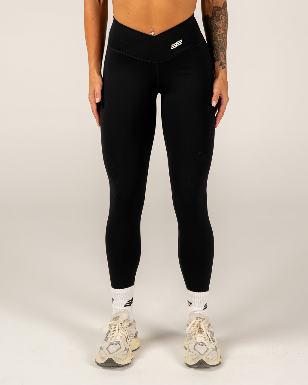 Women's V-Line Scrunch Bum Leggings - Black