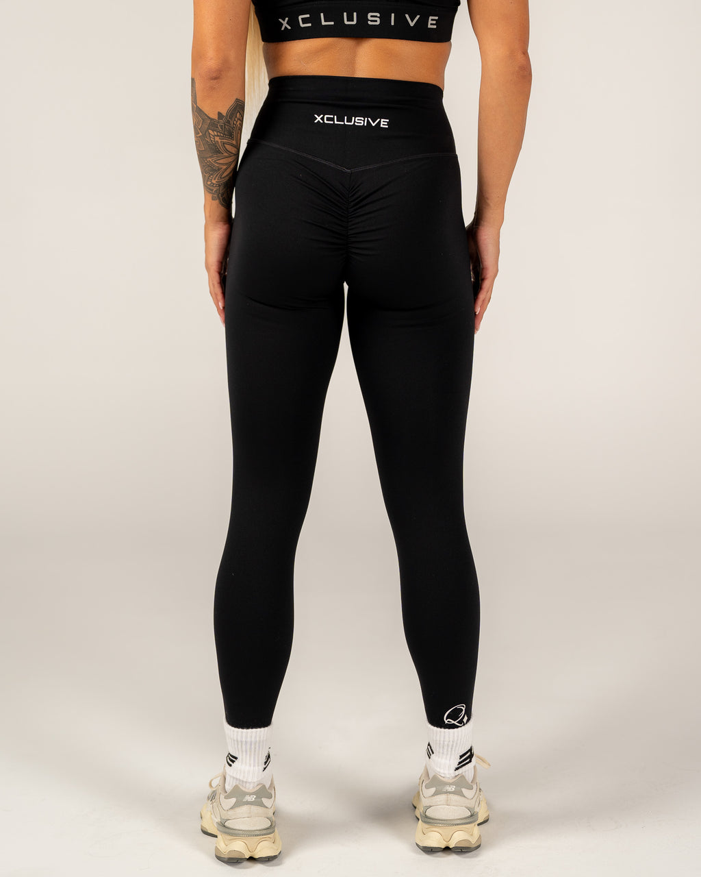 Women's V-Line Scrunch Bum Leggings - Black