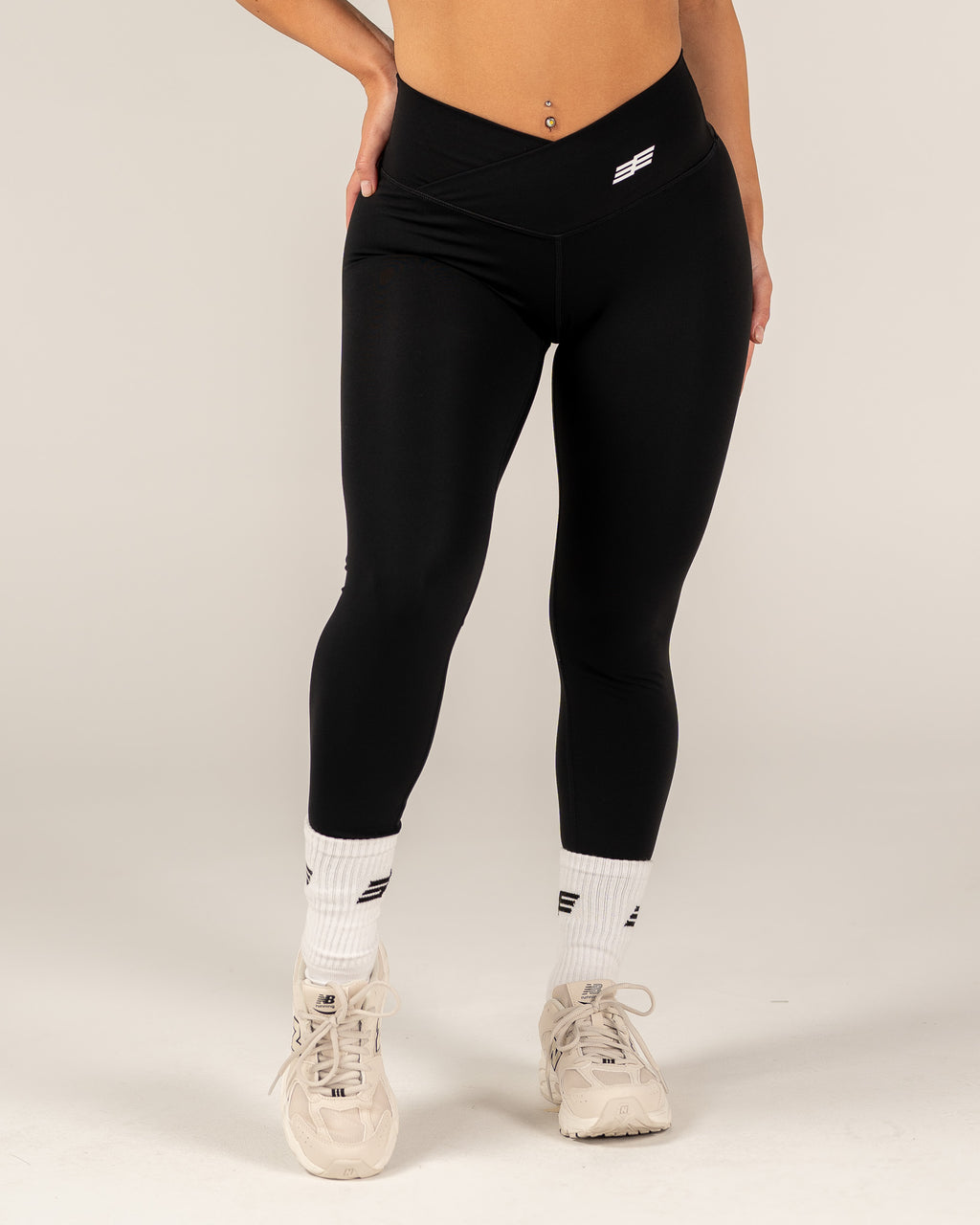 Women's Signature V-Line Leggings - Black